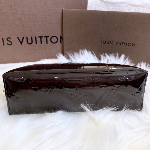 Louis Vuitton Cosmetic Pouch - Picture 4 of 8